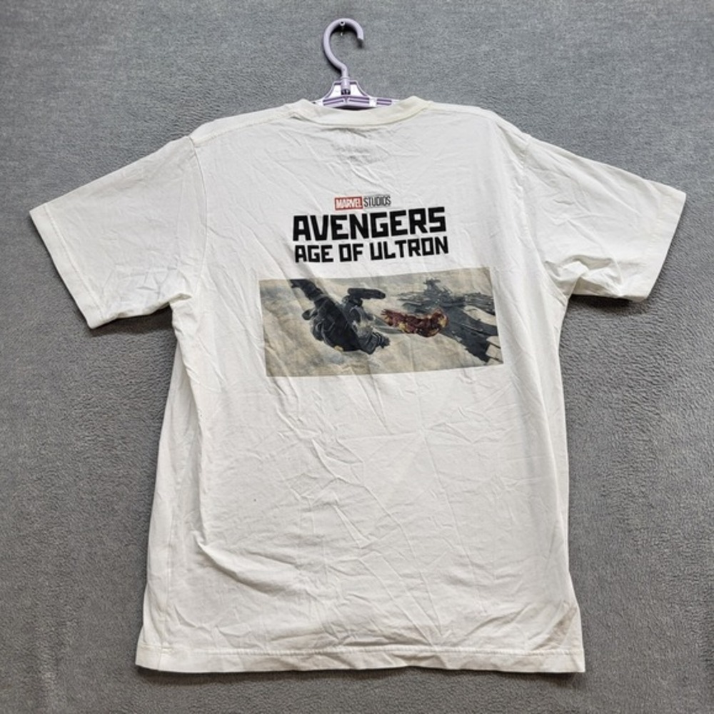 Uniqlo x Marvel Men Shirt Large Avengers Age‎ of Ultron Short Sleeve Tee